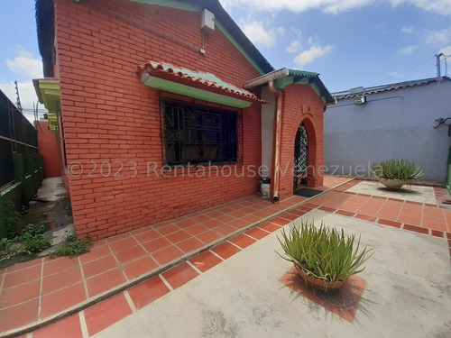 Casa En Venta En Urb. El Hipodromo 23-25152 Jcm