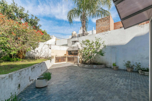 Imagen 14 de 30 de Casa Venta Jardín Parrilla Patio Terraza Cochera