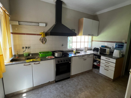 Hermosa Y Completa Casa En Venta, General Las Heras