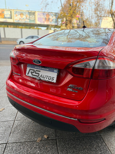 Ford Fiesta Kinetic 1.6 Sedan Titanium Powershift 120cv