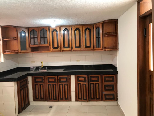 Imagen 14 de 18 de Hermoso Departamento Independiente En Quito - Sector Norte - Muy Bien Ubicado Y Accesible A Todo Servicios. Excelente Ubicación !!!