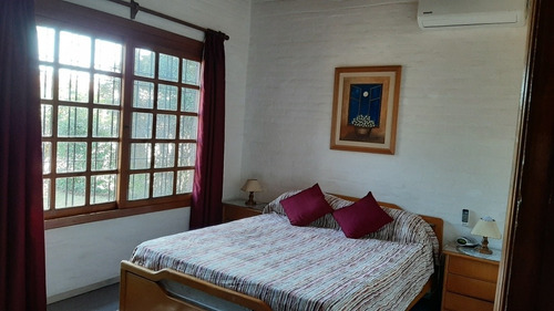Imagen 5 de 14 de Piriápolis Amplio Chalet Para 9 Personas, 4 Dor., Wi-fi, Aire, Gran Barbacoa, Todas Las Comodidades, Etc.