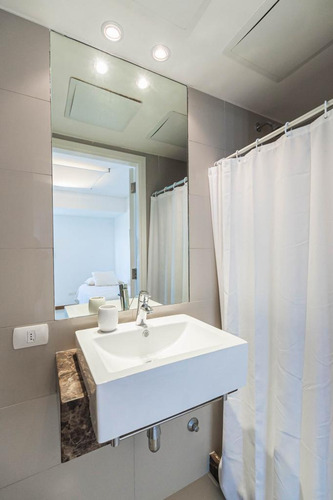 Departamento A La Venta En Punta Del Este Frente A Playa Brava De 4 Dormitorios, Todos En Suite
