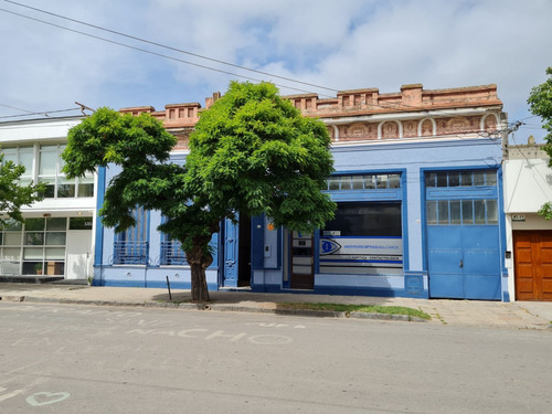 Casa Con Local - Céntrica - Buen Estado De Conservación