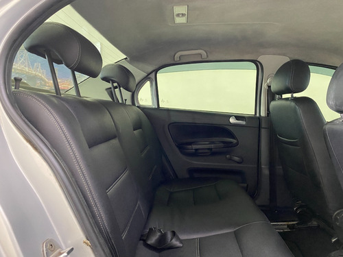 Imagem 15 de 19 de Volkswagen Voyage 1.6 Vht Total Flex 4p