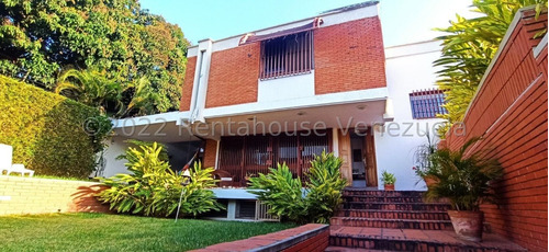 Ms: 24-15682. En Venta Casa Amplia, Calle Cerrada, En Prados Del Este, A=750m2, 8h, 10b, 8p.