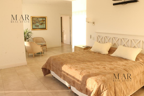 Imagen 22 de 30 de Imponente Casa En Venta Al Lago En Barrio Los Lagos Nordelta. 4 Dormitorios.