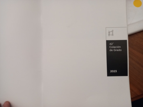 Universidad Del Cine Colación De Grado 2023 (Usado)
