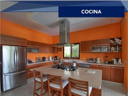 Casa En Venta En Colonia Lagos Del Sol, Benito Juárez, Quintana Roo