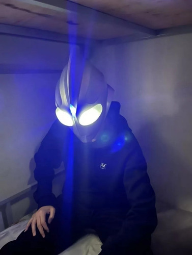 J O Capacete Tiga Ultraman Acenderá O Capacete