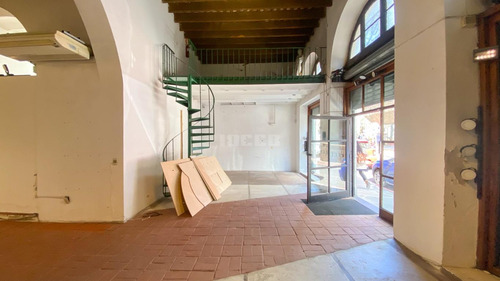 Buen Local Comercial En Ciudad Vieja