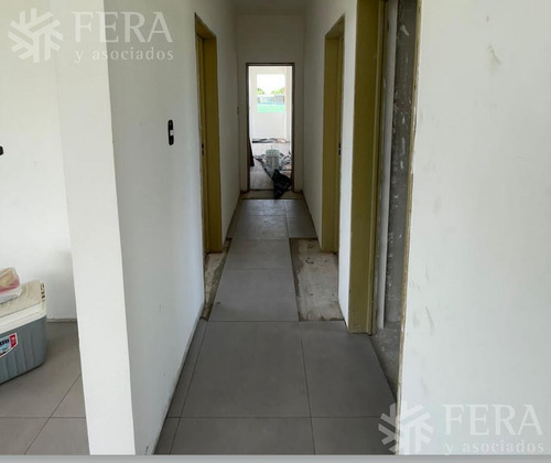 Imagen 9 de 13 de Venta De Casa 4 Ambientes Con Cochera Y Piscina En Campos De Roca 2 (28801)