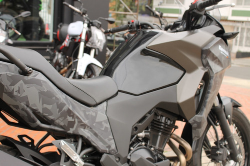 Kawasaki Versys 300 Camo - Negro 2020