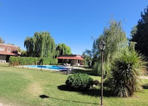 Casa En Venta - 6 Dormitorios 4 Baños - Mendoza