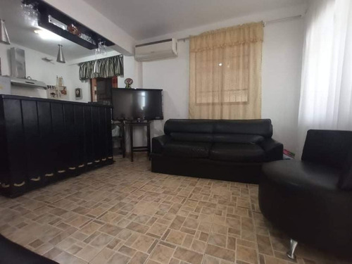 Imagen 2 de 10 de Townhouse En Res. Los Crepusculos Cod. Indith-159