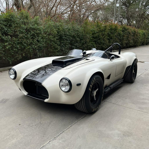 Ford Cobra V8