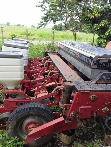 Imagen 1 de 10 de Tractores, Maquinarias Agrícolas Y Pesadas E Implementos