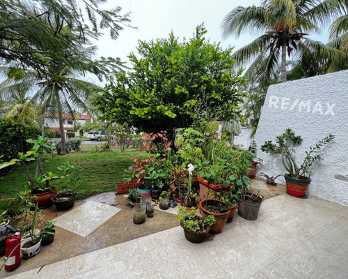 Re/max 2mil Vende Townhouse En Res. Terrazas De Guacuco, Mun. Arismendi, Isla De Margarita, Edo. Nueva Esparta