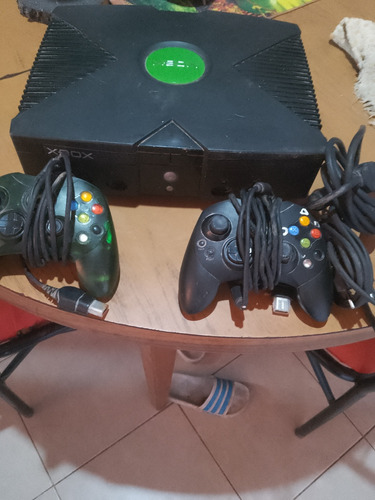 Vendo Xbox Anda Perfecto Con Un Juego Incluido Y 4 Grabados 