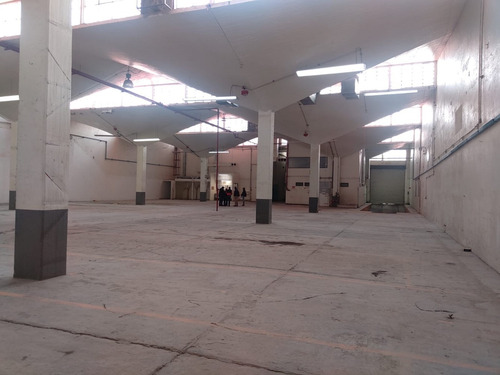 Imagen 3 de 14 de Bodega Con Anden Y Excelentes Oficinas, 2274m2