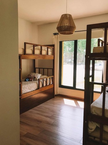Casa En Neuquén , Barrio Los Canales. Alquiler/venta.