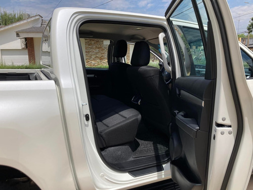 Imagen 9 de 15 de Toyota Hilux D/cabina 2.8 Tdi 204cv A/t 4x4 Srv 0km My2023