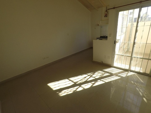 Imagen 3 de 7 de Departamento 2 Ambientes Con Patio Villa Bosch