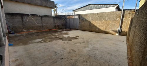 Casa 150m, 2 Quartos, 2 Banheiros, Cozinha, Lavanderia, Sala, Varanda, Terraço, 5+ Vagas