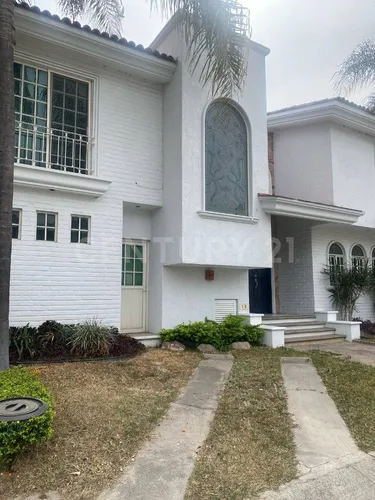 Casa En Renta, En Jardin Real, Zapopan, Jalisco.