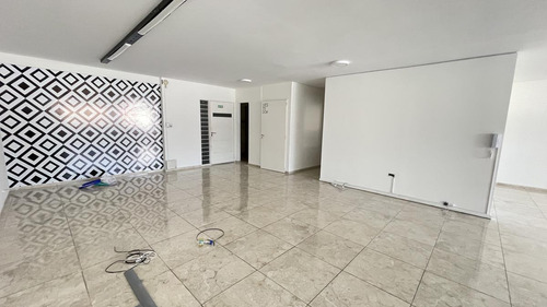 Imagen 6 de 10 de Gran Oficina Con 4 Privados Mas 2 Cocheras Barrio Abasto
