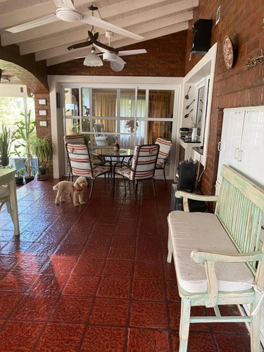 Casa En Alquiler - 4 Dormitorios 4 Baños - 800mts2 - Canning