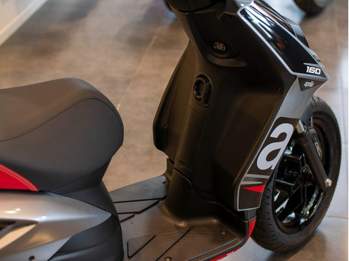 Imagen 20 de 25 de Scooter Aprilia Sr 160 Gris Financiación Disponible Usb Abs