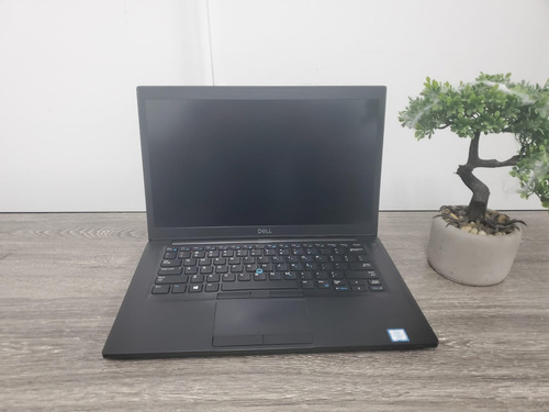Poderosa Laptop Dell Corei7 8va Gen 16 Gb Ram 240ssd M.2 (Usado)