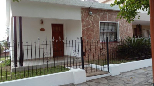 Casa En Venta - 2 Dormitorios 1 Baño - 170mts2 - Villa Carlos Paz