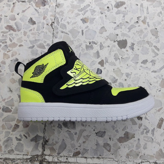 jordan retro 1 negro con amarillo