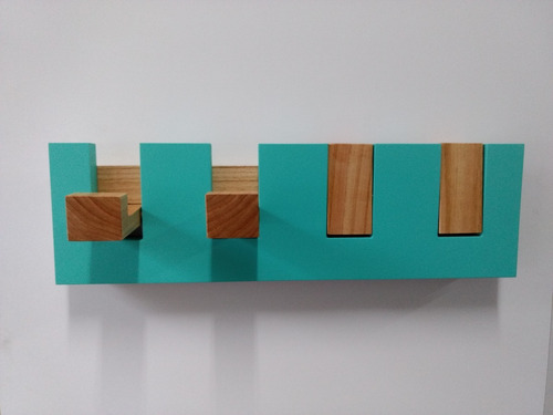 Imagen 7 de 10 de Perchero De Pared Madera Lustrada Y Laqueada 4 Perchas Escandinavo Nordico