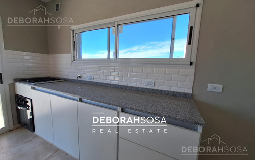 Casa En Venta En Barrio-el Canton -al Agua-zona Norte -a La Laguna-escobar
