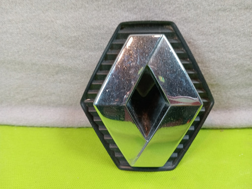 Emblema De Parrilla Renault Clio Usado Original