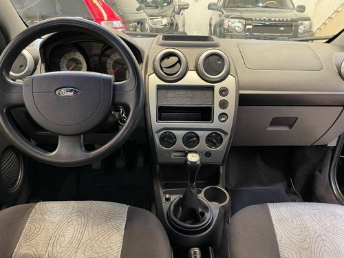 Imagem 6 de 9 de Ford Fiesta 1.6 Mpi Class Sedan 8v Flex 4p Manual