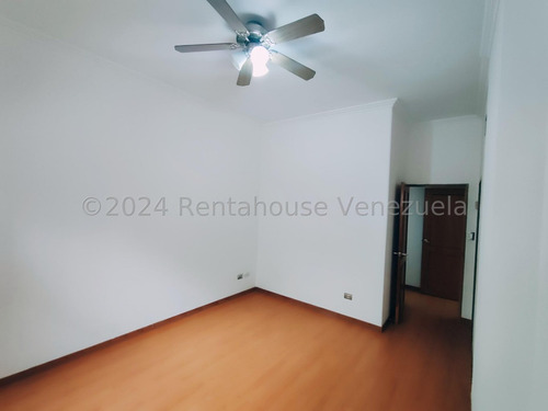 Apartamento En Venta Con Excelente Comodida Las Chimeneas 24-24487