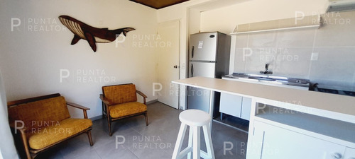 Apartamento Con Exelente Ubicación En El El Chorro, Manantiales, Uruguay