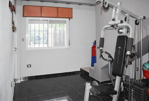 Casa Venta 2 Dormitorios 1 Baño 1 Patio 3 Cocheras 1140 Mts 2 Totales - Lisandro Olmos