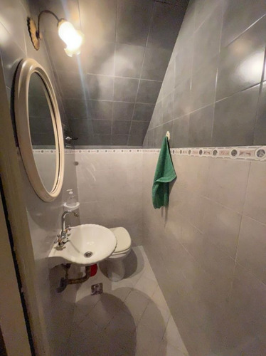 Imagen 9 de 21 de Casa En Venta De 4 Ambientes Con Cochera Y Jardín En Adrogué