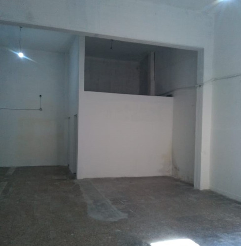 Galpon, Taller Al Fondo En Pablo Podesta. 10 X 12 Mts. Aceeso Independiente Por Pasillo, Ancho 1 Mt.