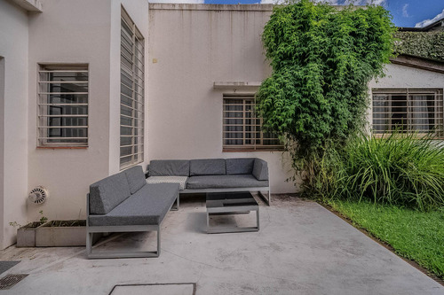 En Venta V. Lopez Divina Casa De 3 Dorm Estudio/play Jardin