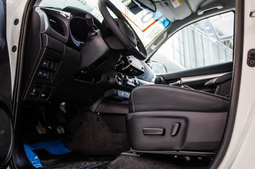 Imagen 7 de 22 de Toyota Hilux Srx 2.8 Tdi 4x4 0km 2022