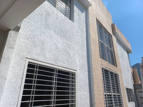 Imagen 26 de 26 de Liliana Martinez Remax Vende En Venta Townhouse Mañongo Calle Cerrada 178m2 Cd 10565