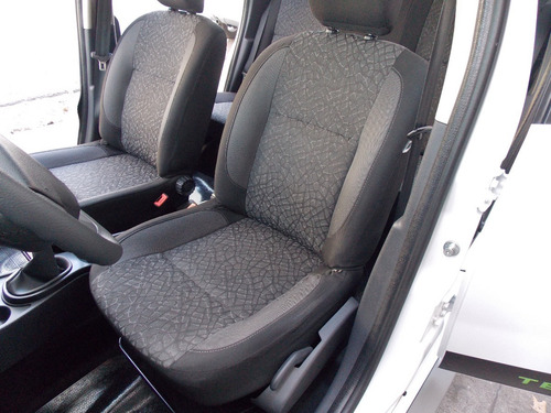 Imagen 10 de 15 de Renault Duster 1.6 Tech Road 2013 Carbone