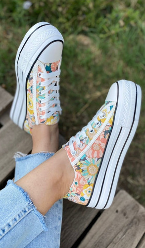 Imagen 6 de 7 de Zapatilla De Lona Mujer Con Plataforma 4 Cms Diseño Flores