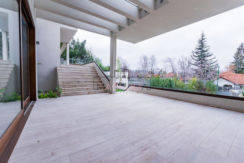 Casa En Venta De 5 Dorm. En Lo Barnechea